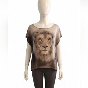2b Bebe Vintage Lion Face High Low Short sleeve Top Large